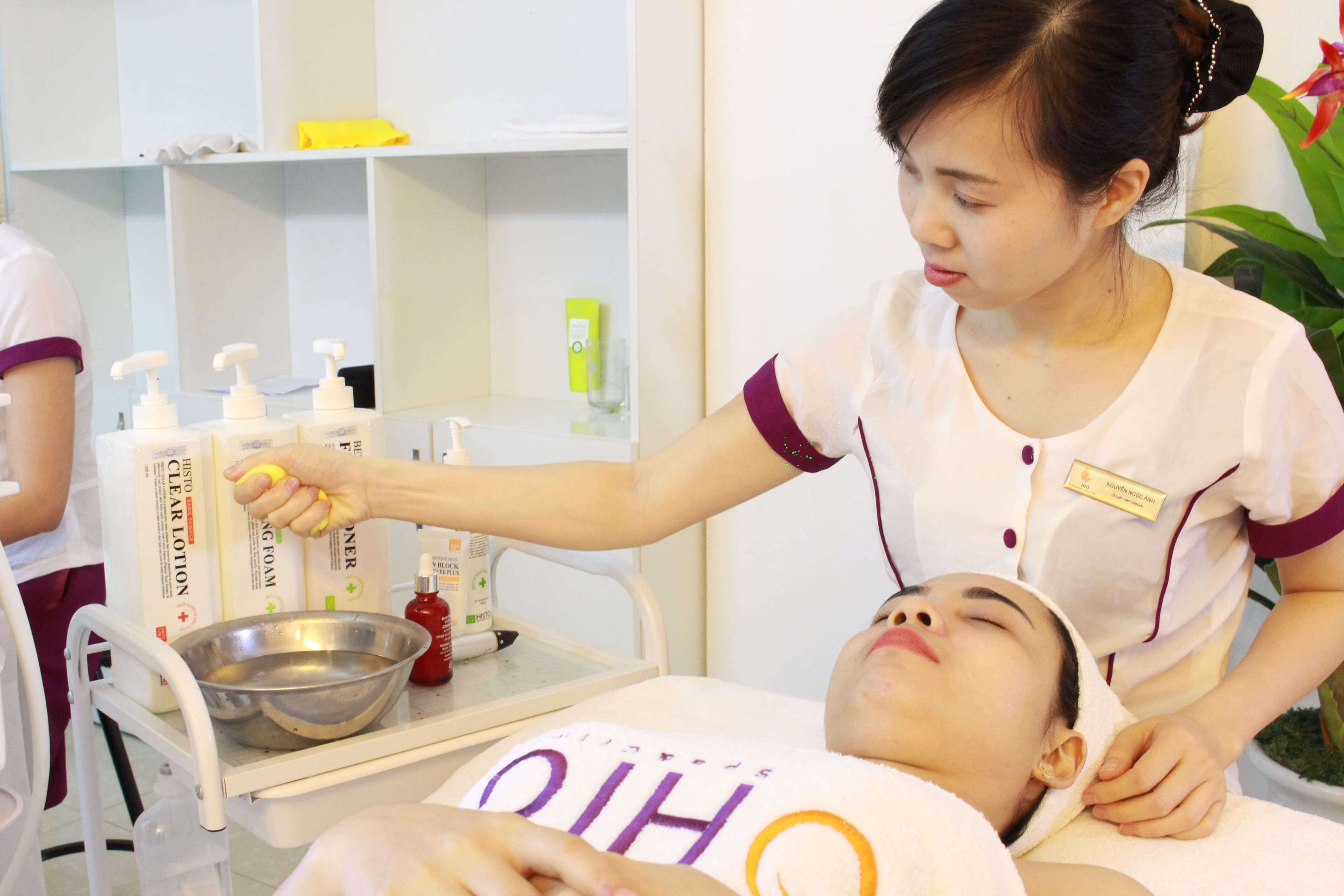 Làm sạch da và tẩy tế bào chết Trẻ hóa da vùng mắt bằng Oxy tinh khiết và collagen sinh học