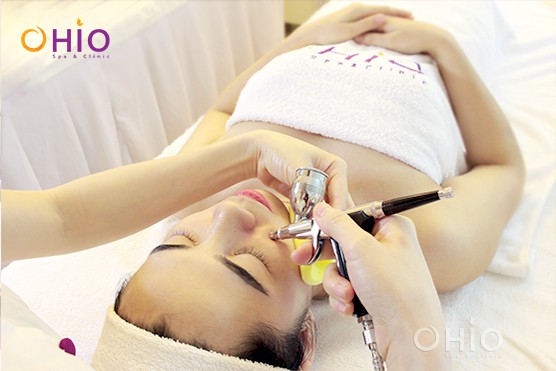 Lăn dưỡng chất cho da và xịt trực tiếp Oxy tươi vào da, kích thích tế bào tăng sinh collagen giúp tái tạo da Trẻ hóa da bằng oxy tinh chất