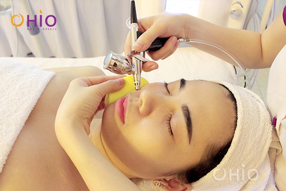 Oxy được sử dụng là oxy tinh chất đậm đặc được tạo ra từ các ion hóa chất khí trong không khí Trẻ hóa da bằng oxy tinh chất