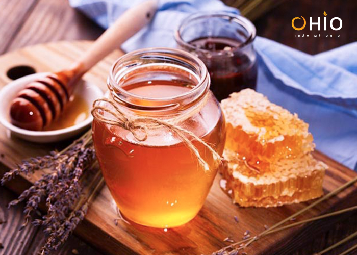 Khử thâm môi nam có khó không và cách thức tiến hành - Phòng khám da liễu OHIO Phương pháp khử thâm môi bằng mật ong.