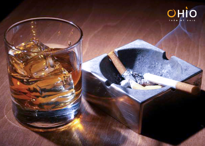 Khử thâm môi nam có khó không và cách thức tiến hành - Phòng khám da liễu OHIO Tác hại của rượu bia, thuốc lá khiến đôi môi thâm sạm