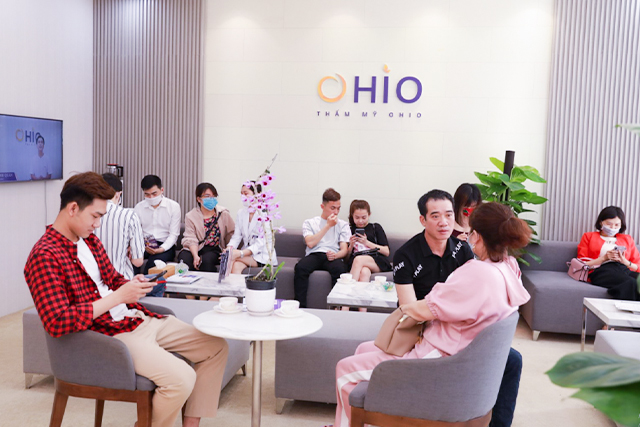 NSND Thanh Thủy, diễn viên Mạnh Quân, Hoàng Yến, Hari Oanh,...Bật mí về làn da trẻ đẹp của mình nhờ công nghệ Goldmax - Phòng khám da liễu OHIO Anh chị em đồng loạt sử dụng dịch vụ nâng cơ xóa nhăn Goldmax đạt hiệu quả cao