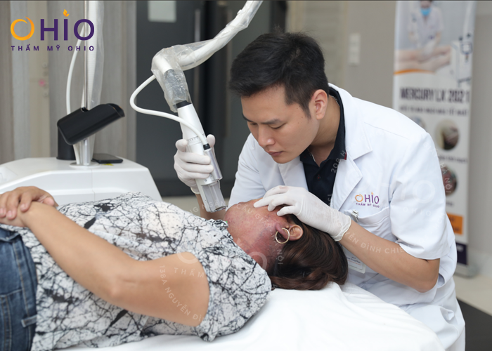 Chị Chung hơn nửa đời người đi tìm "phép màu" xóa chàm đỏ - Phòng khám da liễu OHIO Chị Chung hơn nửa đời người đi tìm "phép màu" xóa chàm đỏ