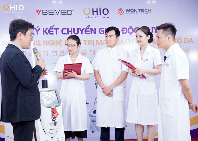 Đội ngũ bác sĩ OHIO nhận chuyển giao công nghệ cùng chuyên gia Hàn Quốc - Phòng khám da liễu OHIO Đội ngũ bác sĩ OHIO nhận chuyển giao công nghệ cùng chuyên gia Hàn Quốc