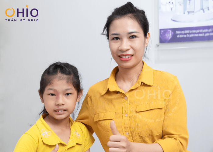 Minh Thư: “Con sạch chàm bớt rồi, đến trường thấy tự tin hơn” - Phòng khám da liễu OHIO Minh Thư: “Con sạch chàm bớt rồi, đến trường thấy tự tin hơn”
