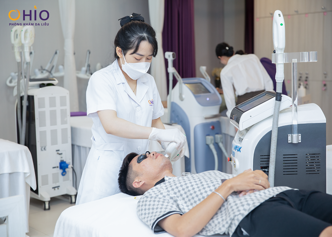 TRIỆT RÂU QUAI NÓN, CỨNG RẬM GIÁ BAO NHIÊU ? - Phòng khám da liễu OHIO TRIỆT RÂU QUAI NÓN, CỨNG RẬM GIÁ BAO NHIÊU ?
