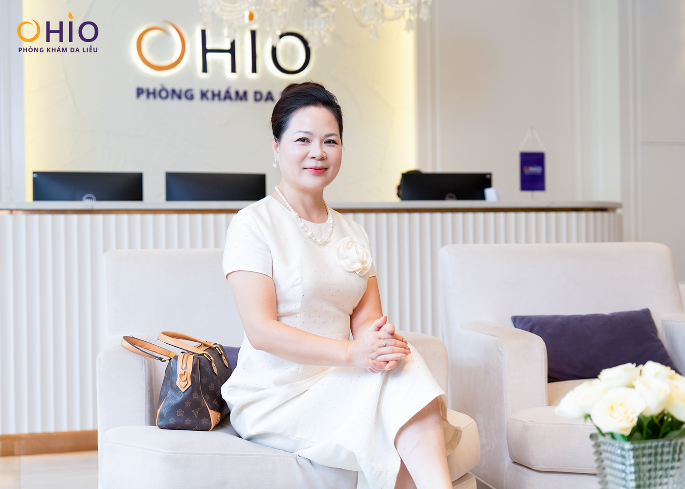 Trẻ hóa da không xâm lấn: Hành trình tìm lại nhan sắc ở tuổi 57 của hoa khôi - Phòng khám da liễu OHIO Chị Quỳnh Như sau khi trẻ hóa da